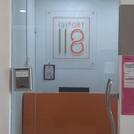 Tanjung Tokong Luxfort 118 Service Suites מראה חיצוני תמונה